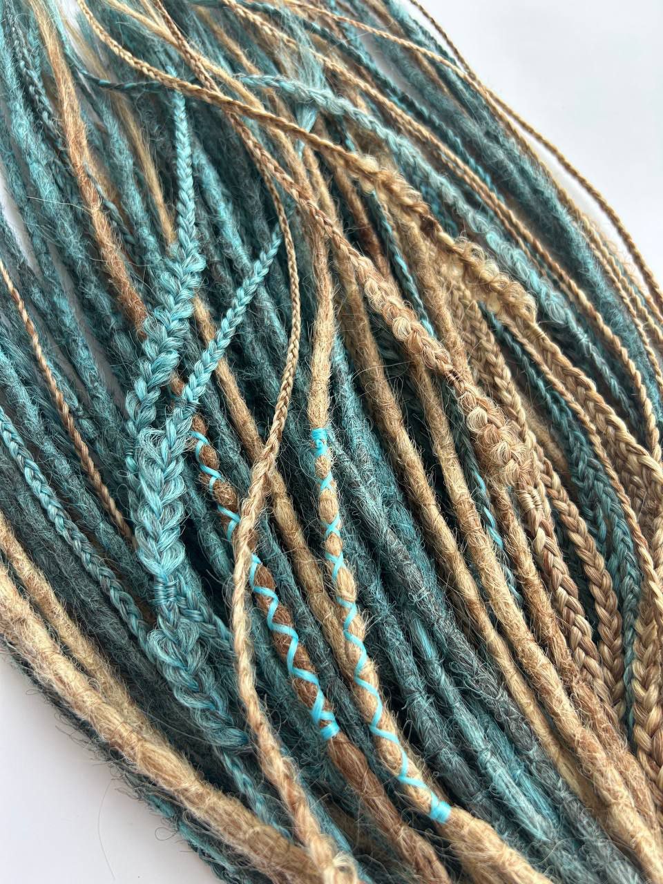 Handmade Synthetic Dreads – Custom DE & SE Dreadlock Extensions