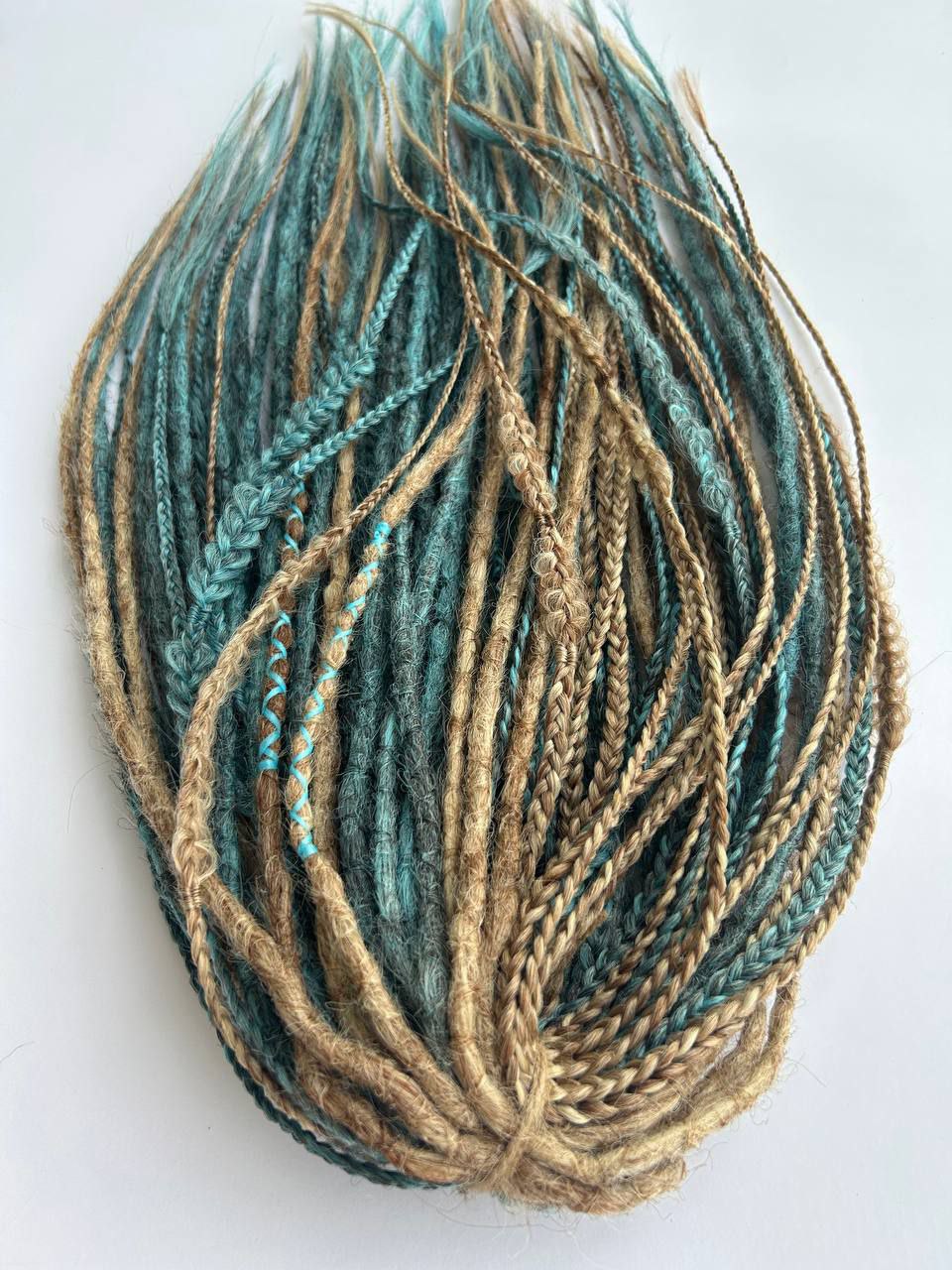 Handmade Synthetic Dreads – Custom DE & SE Dreadlock Extensions