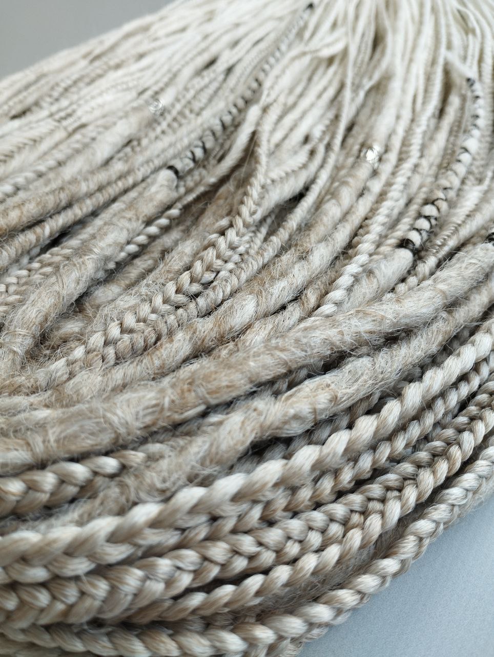 Handmade Synthetic Dreads – Custom DE & SE Dreadlock Extensions