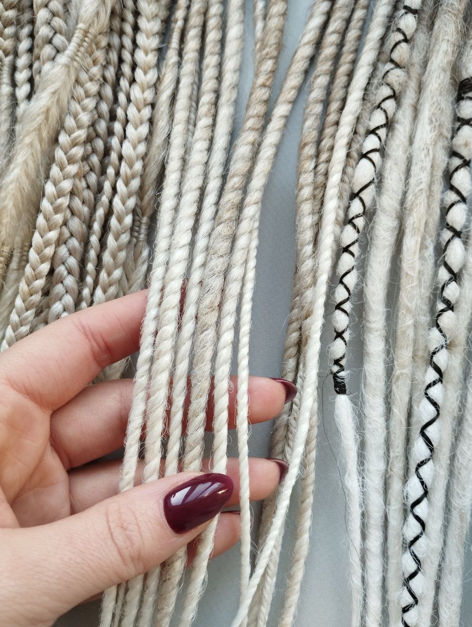 Handmade Synthetic Dreads – Custom DE & SE Dreadlock Extensions