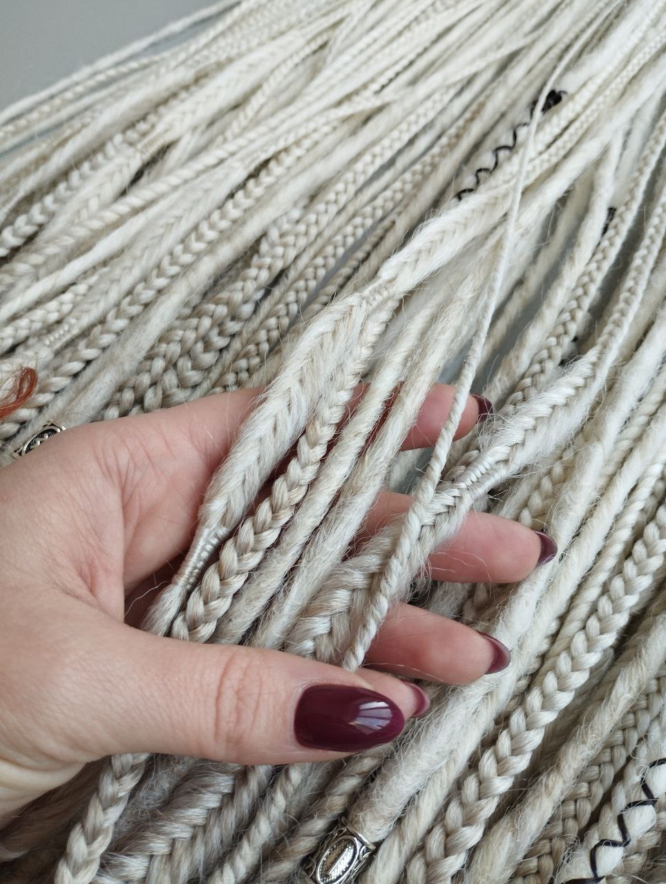 Handmade Synthetic Dreads – Custom DE & SE Dreadlock Extensions