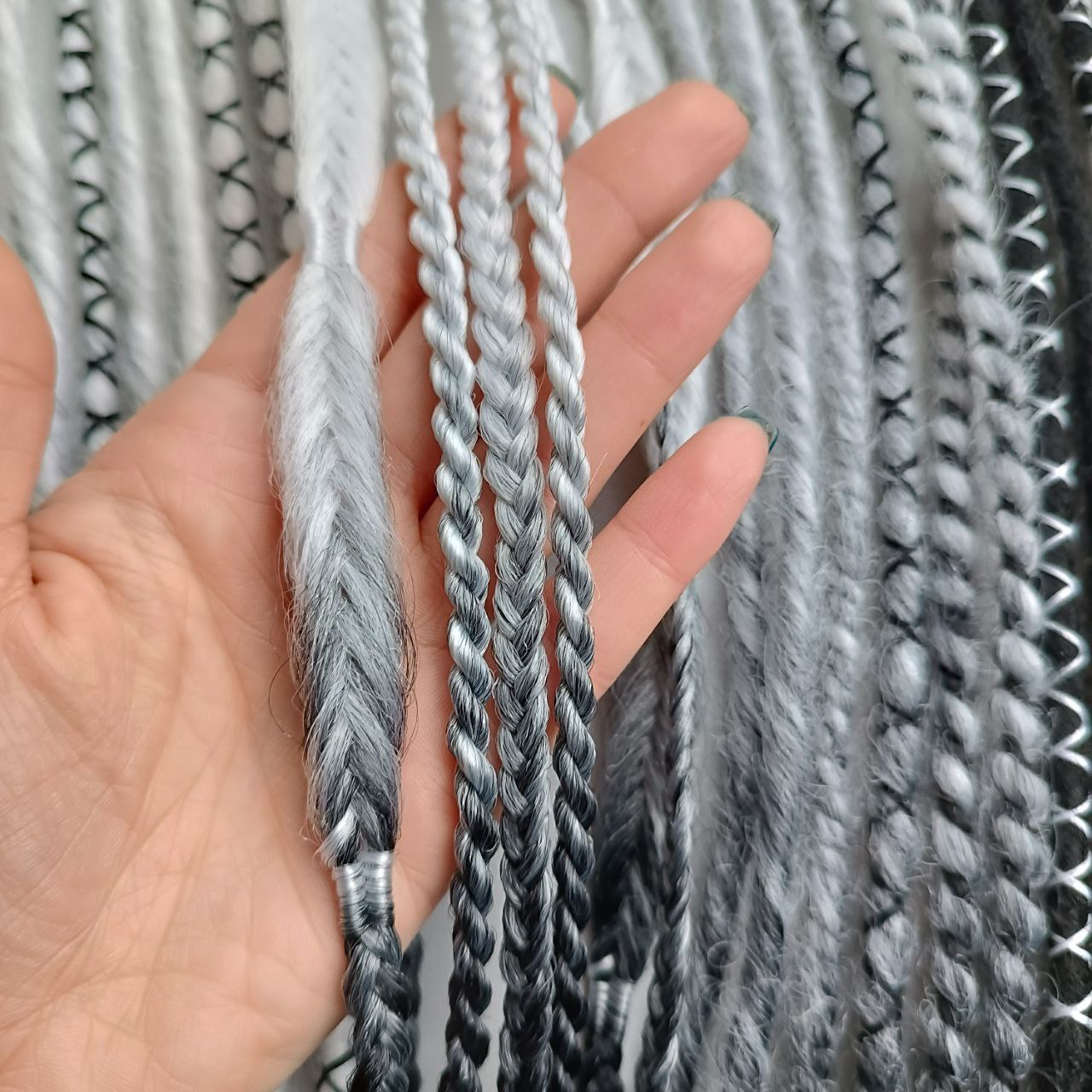 Handmade Synthetic Dreads – Custom DE & SE Dreadlock Extensions