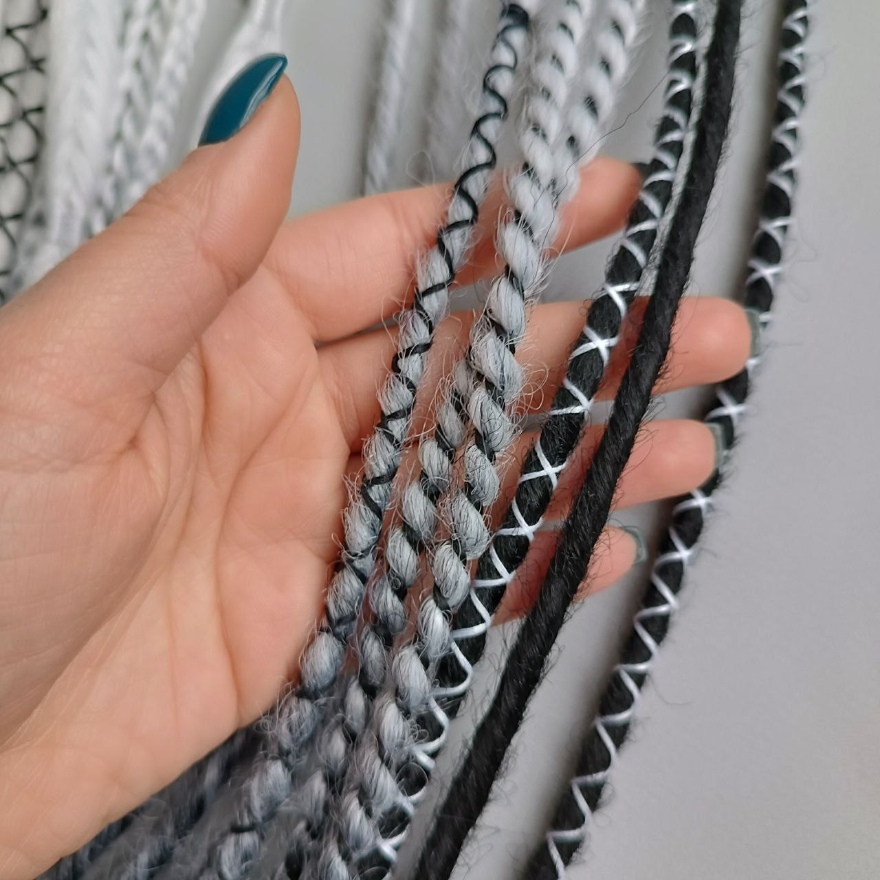 Handmade Synthetic Dreads – Custom DE & SE Dreadlock Extensions