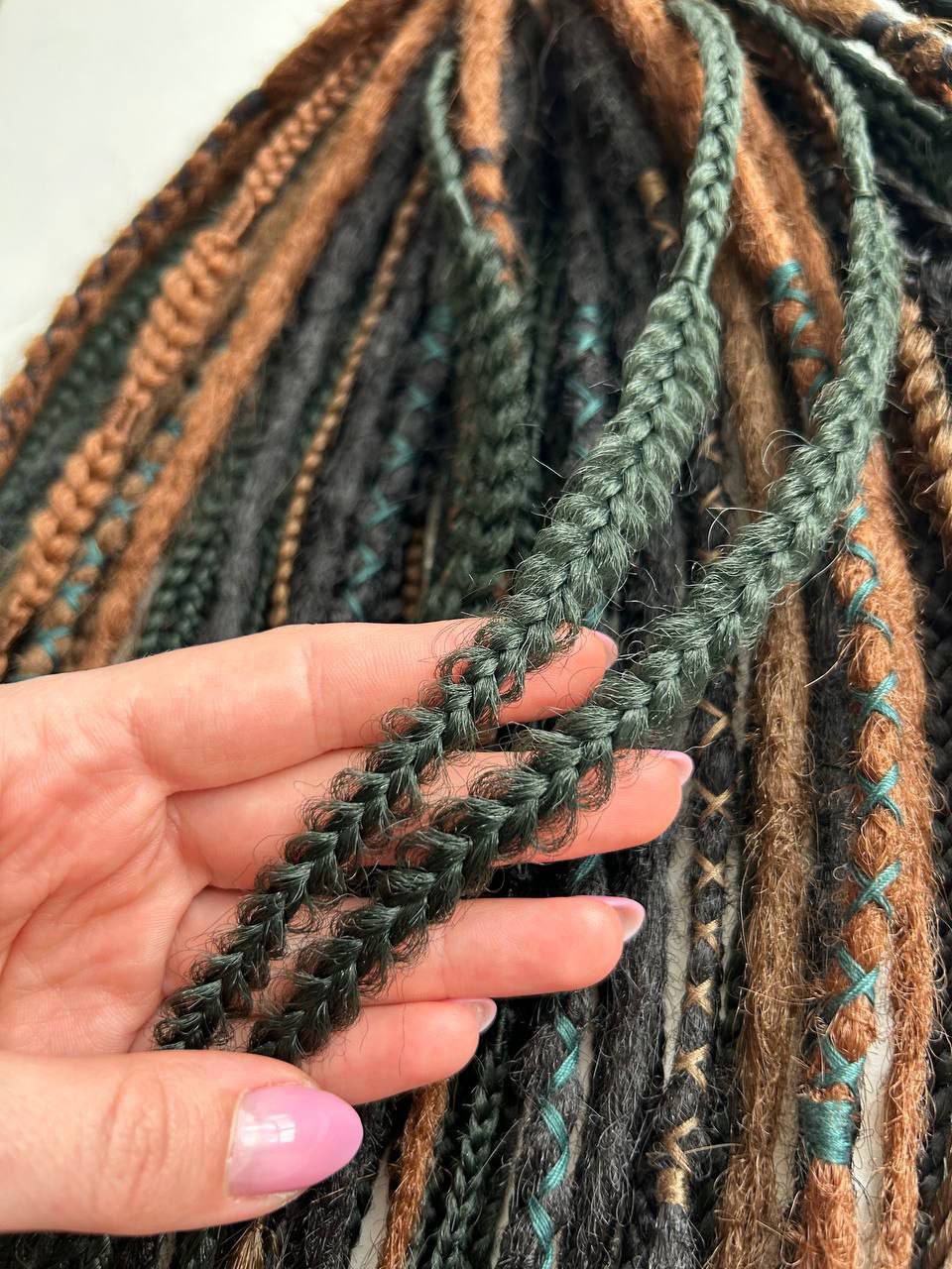 Handmade Synthetic Dreads – Custom DE & SE Dreadlock Extensions