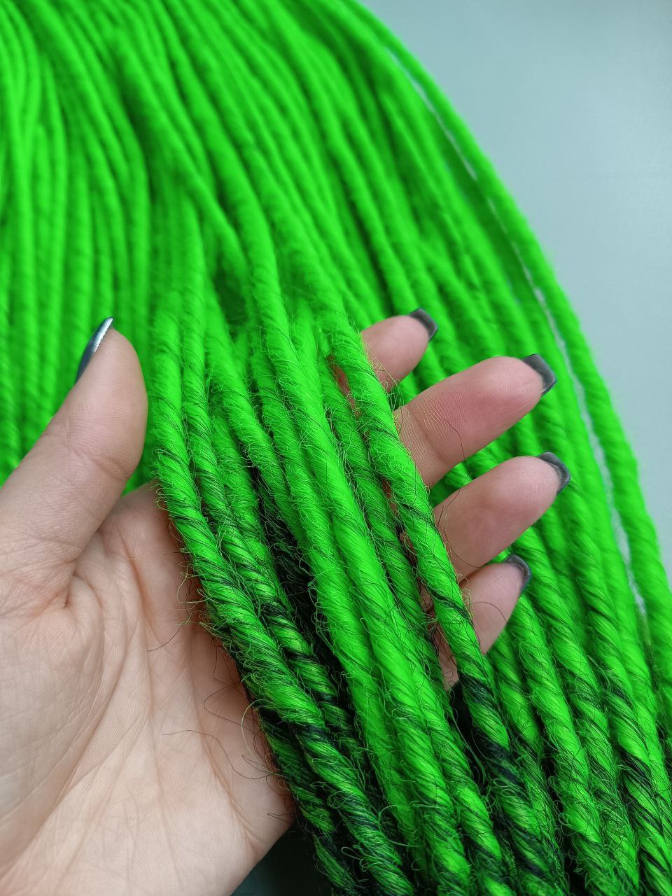 Handmade Synthetic Dreads – Custom DE & SE Dreadlock Extensions