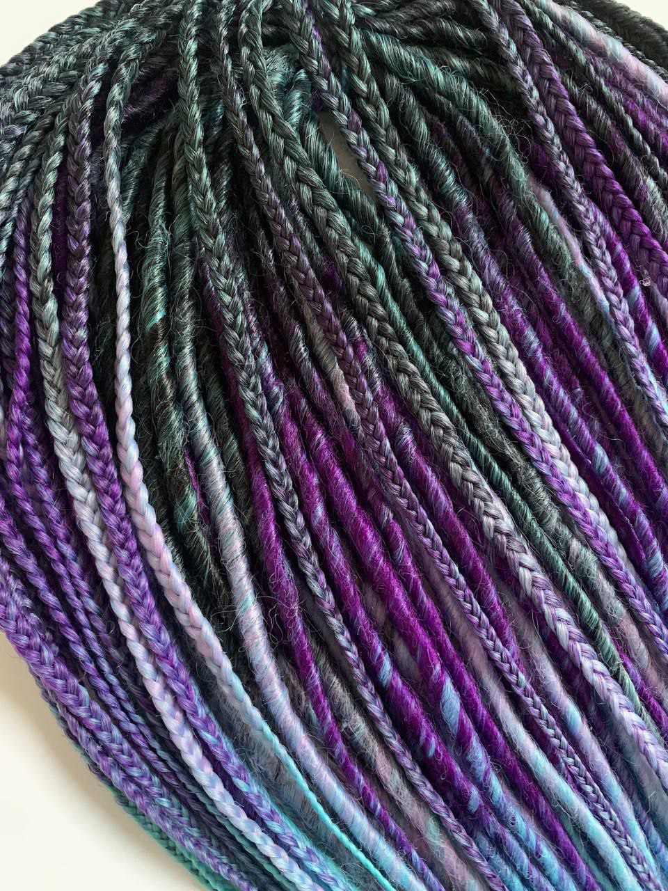 Handmade Synthetic Dreads – Custom DE & SE Dreadlock Extensions