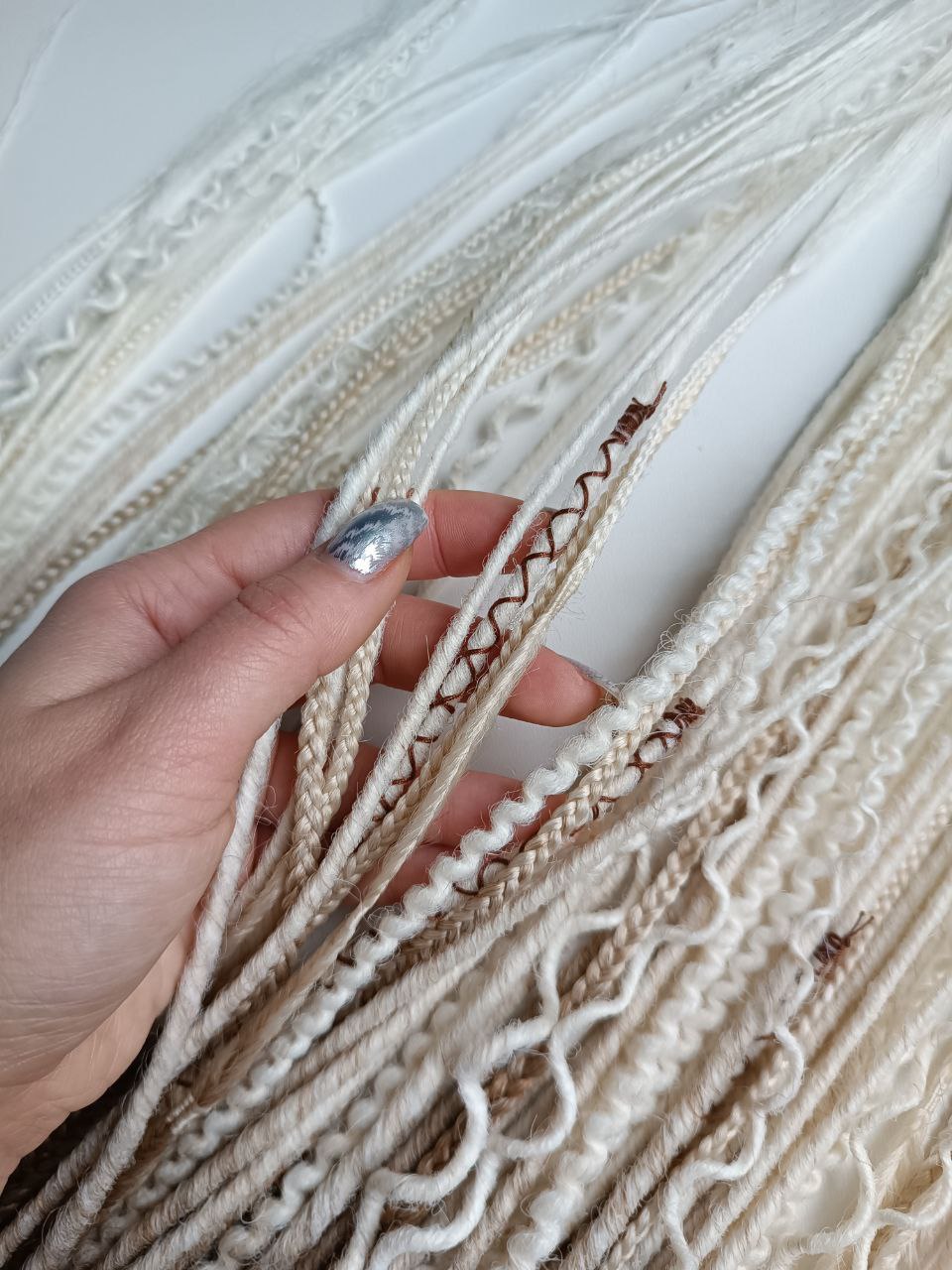 Handmade Synthetic Dreads – Custom DE & SE Dreadlock Extensions