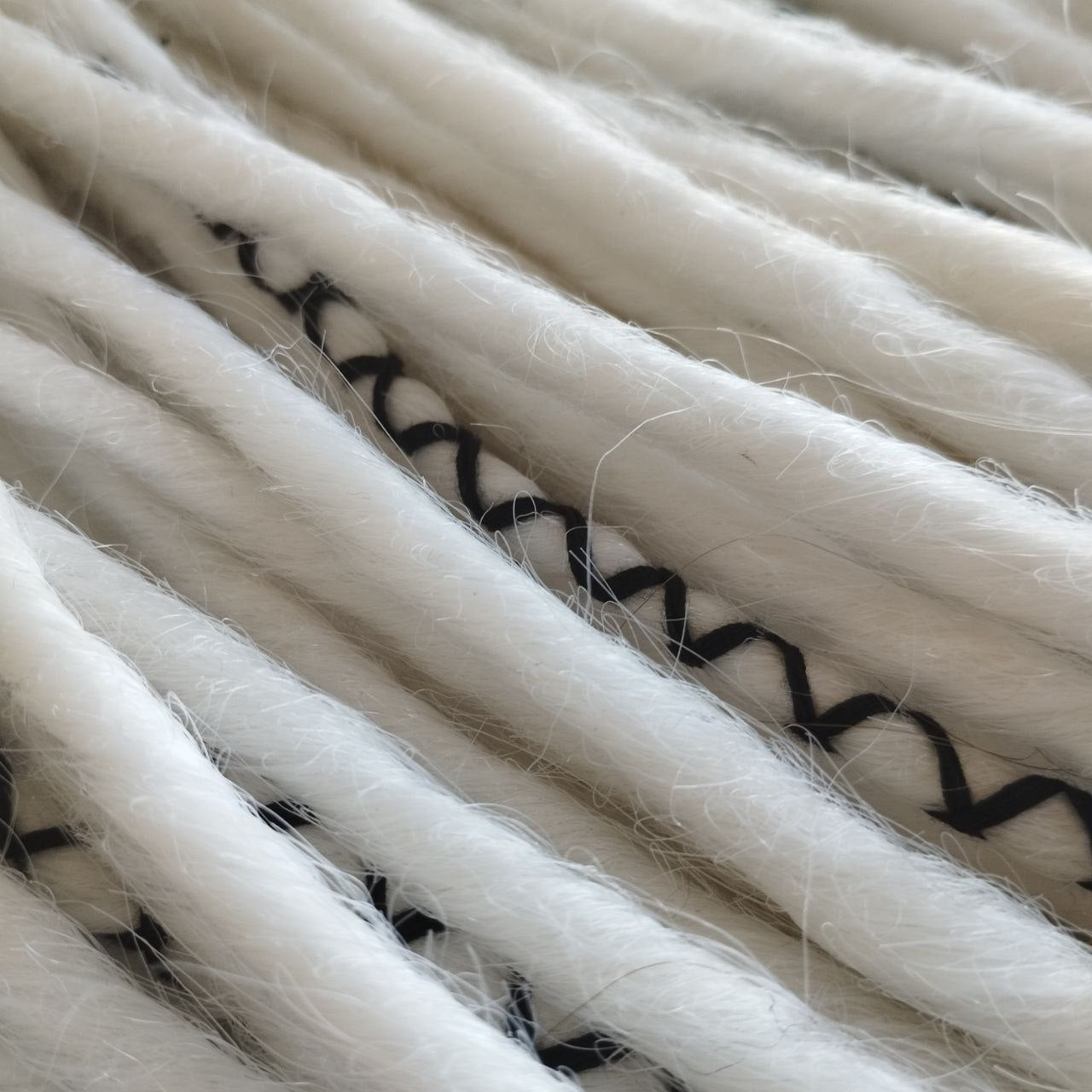 Handmade Synthetic Dreads – Custom DE & SE Dreadlock Extensions