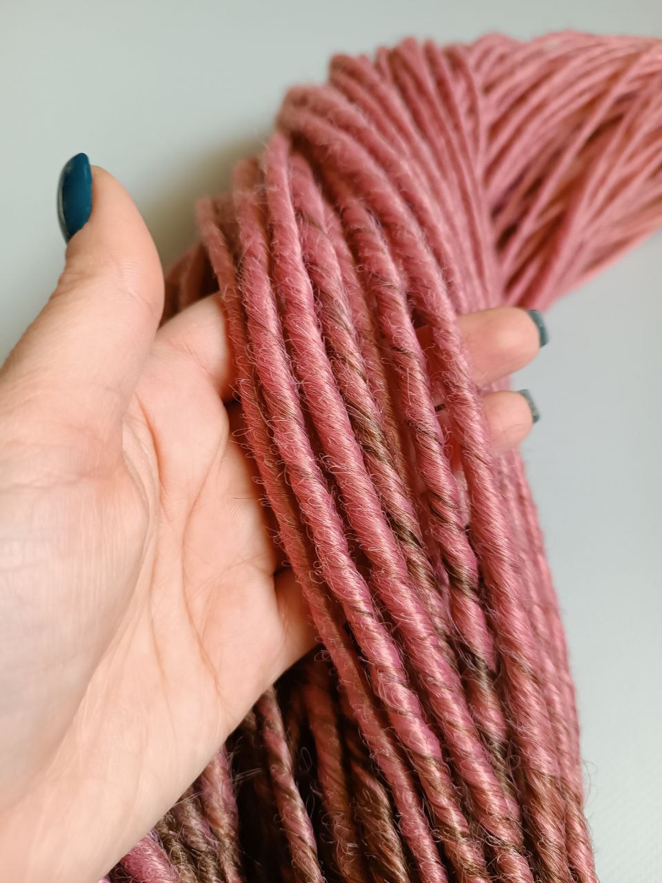 Handmade Synthetic Dreads – Custom DE & SE Dreadlock Extensions